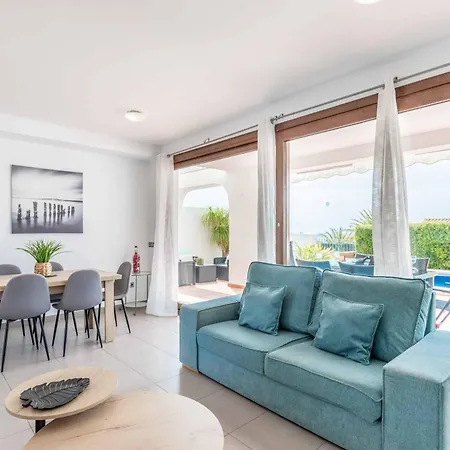 Villa Bassetes 14 *